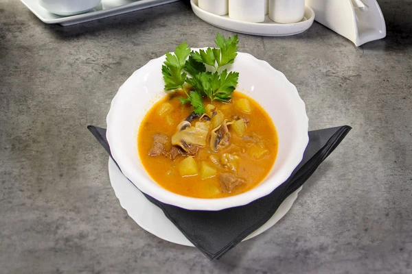 GULAŠ SA ŠAMPINJONIMA